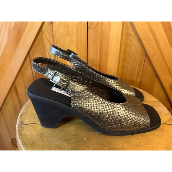 Andre Assous Featherweights Gold Woven Leather Slingback Size 8M - Picture 1 of 8